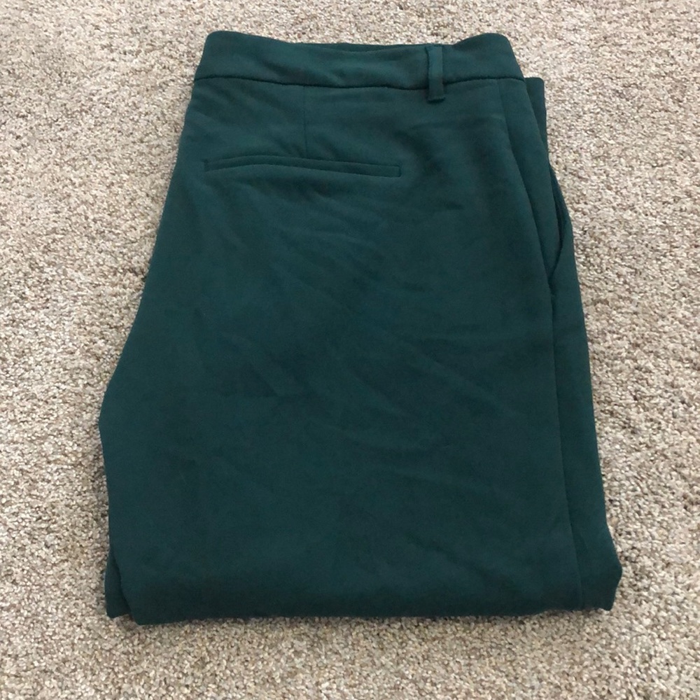 ❤️5 for $20❤️ Green Old Navy Mid-Rise Capris